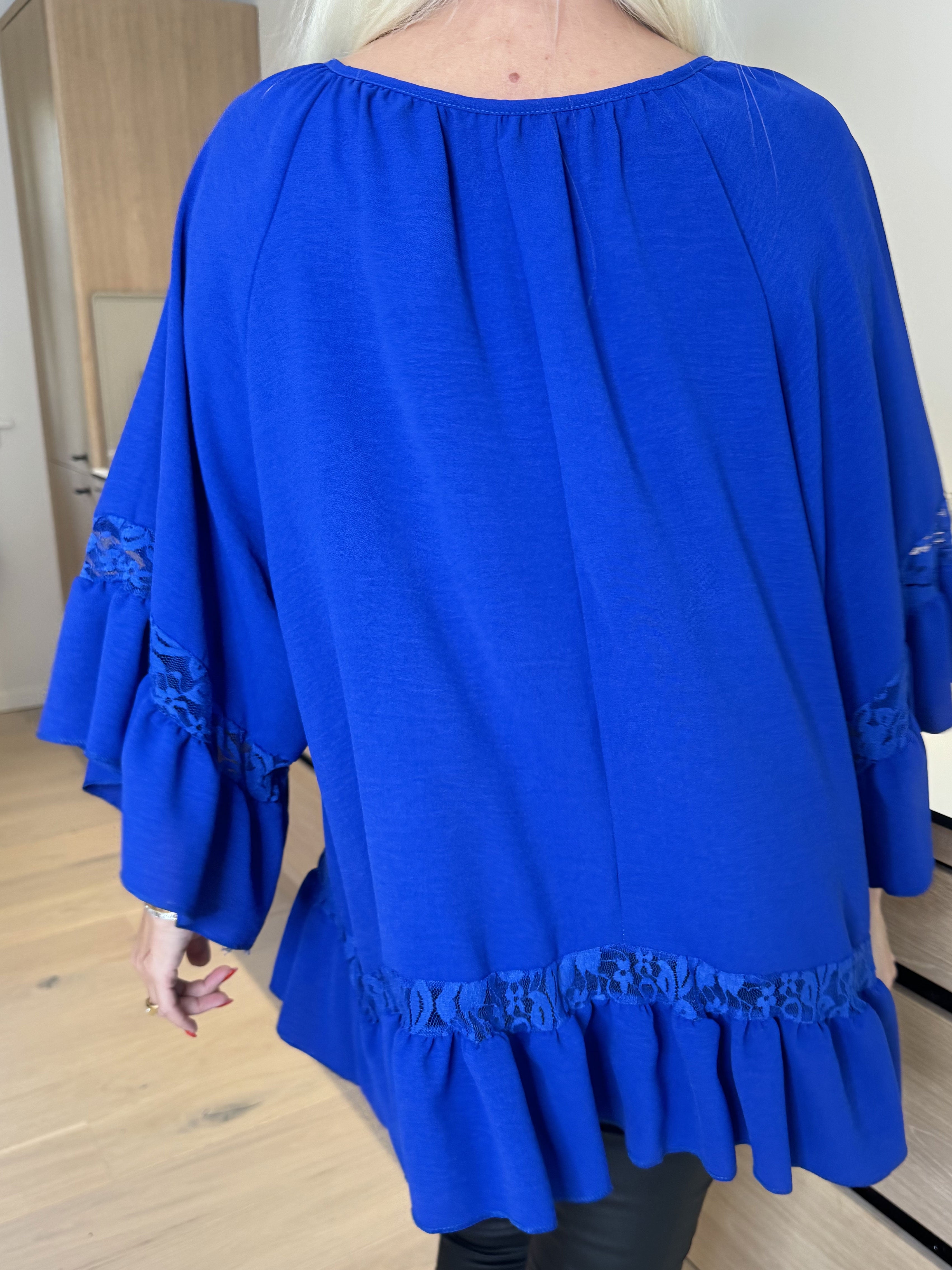 Achilla - Tunika med blondekanter og flæser